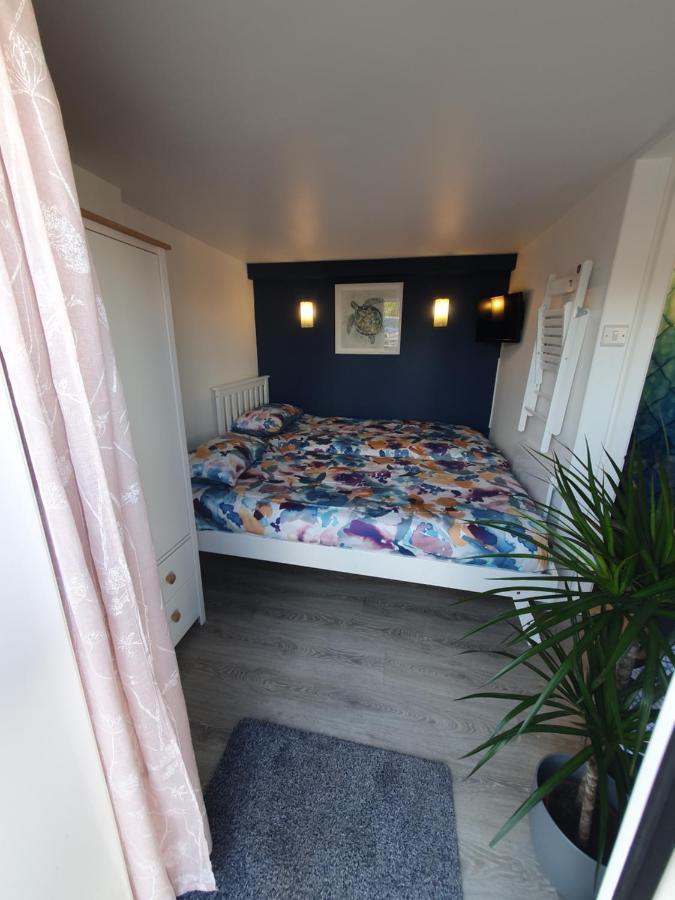 Lovely Private Studio Room With Own Kitchen And Bathroom. Set In The Popular Area Of Shiphay In Torquay And Only A Short Walk From Torbay Hospital Ngoại thất bức ảnh