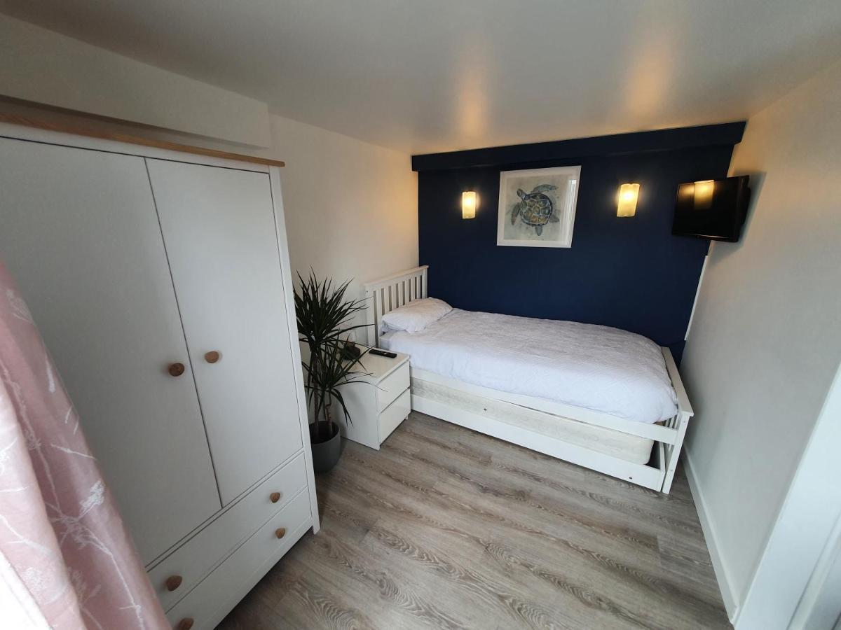 Lovely Private Studio Room With Own Kitchen And Bathroom. Set In The Popular Area Of Shiphay In Torquay And Only A Short Walk From Torbay Hospital Ngoại thất bức ảnh