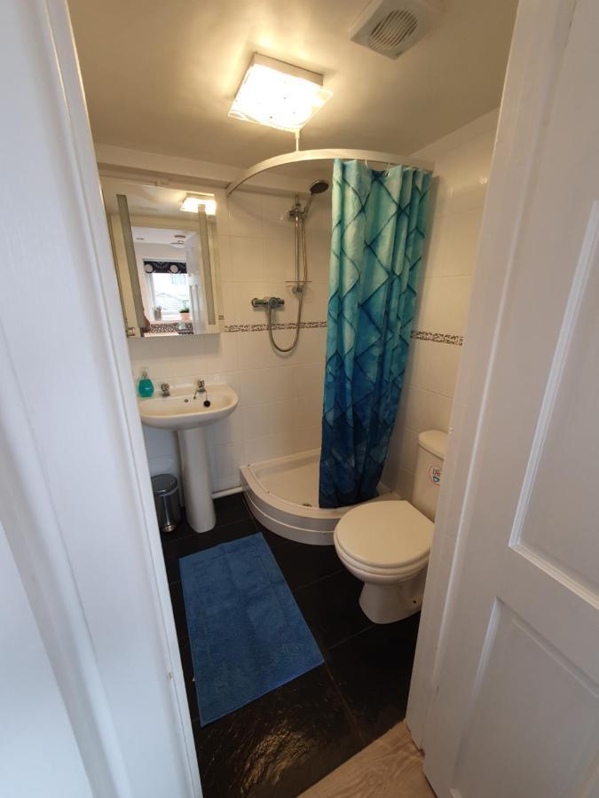 Lovely Private Studio Room With Own Kitchen And Bathroom. Set In The Popular Area Of Shiphay In Torquay And Only A Short Walk From Torbay Hospital Ngoại thất bức ảnh
