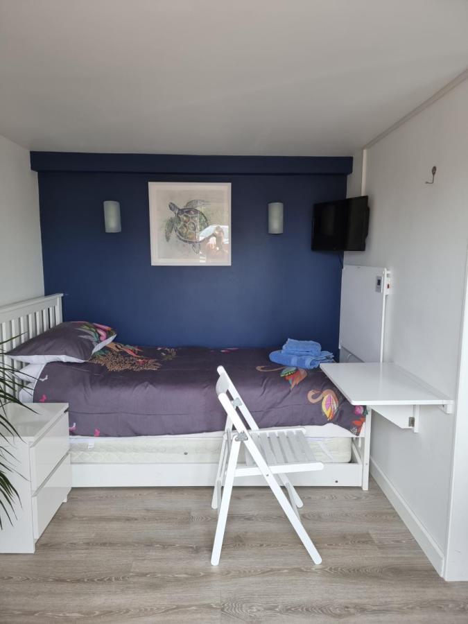 Lovely Private Studio Room With Own Kitchen And Bathroom. Set In The Popular Area Of Shiphay In Torquay And Only A Short Walk From Torbay Hospital Ngoại thất bức ảnh