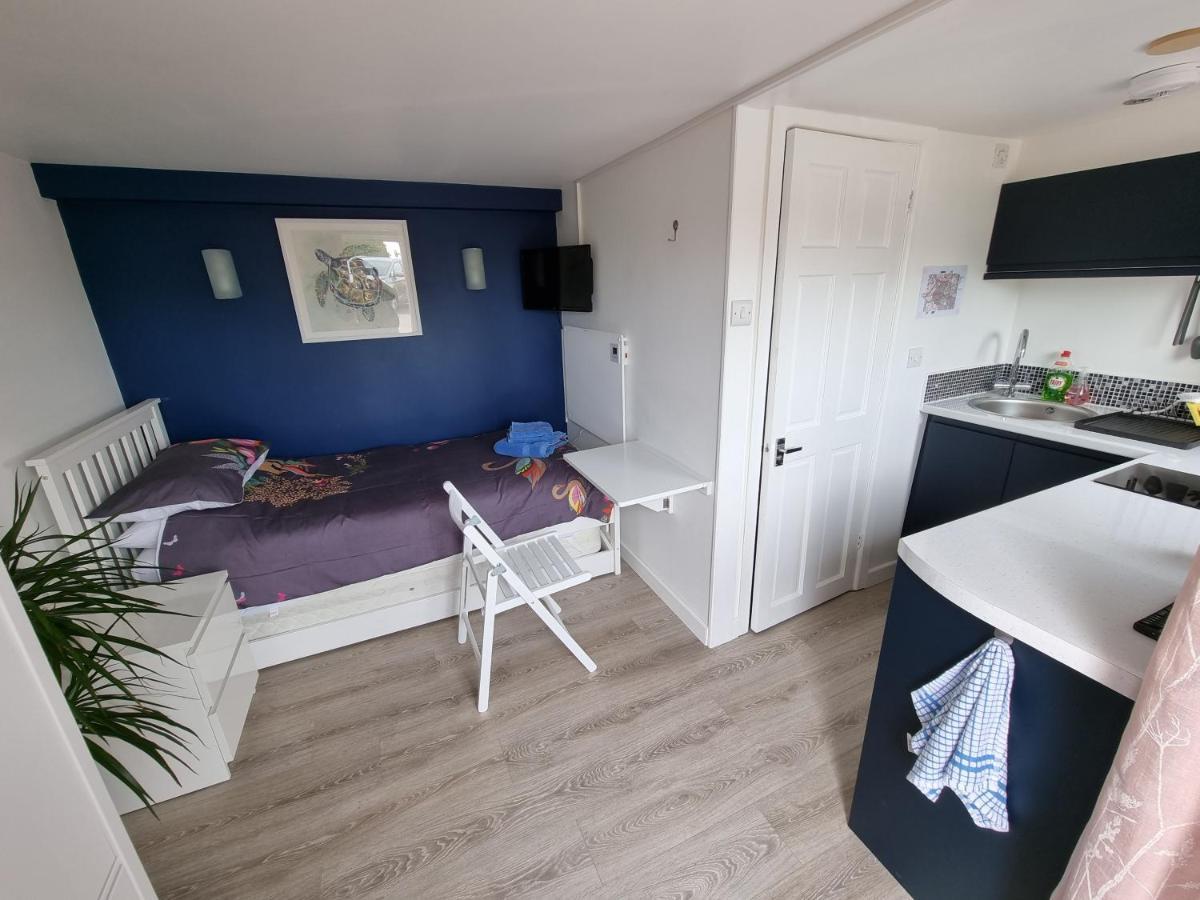 Lovely Private Studio Room With Own Kitchen And Bathroom. Set In The Popular Area Of Shiphay In Torquay And Only A Short Walk From Torbay Hospital Ngoại thất bức ảnh