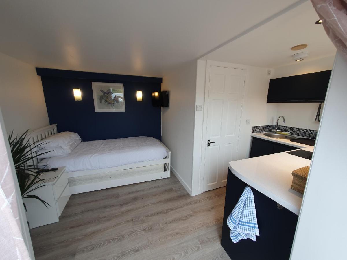 Lovely Private Studio Room With Own Kitchen And Bathroom. Set In The Popular Area Of Shiphay In Torquay And Only A Short Walk From Torbay Hospital Ngoại thất bức ảnh