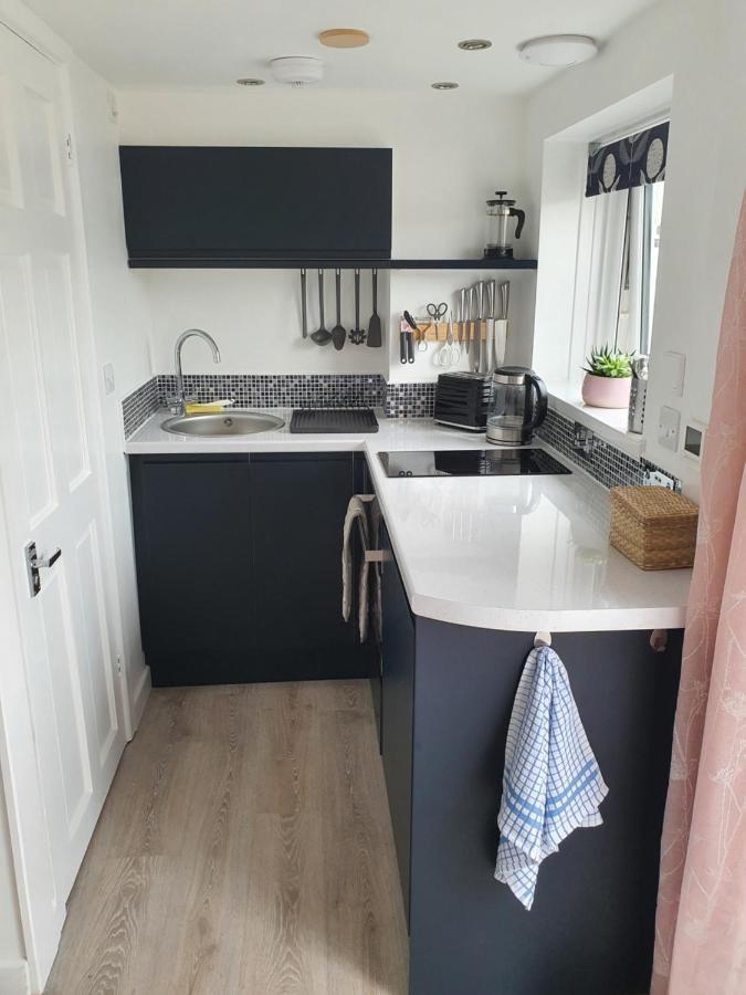 Lovely Private Studio Room With Own Kitchen And Bathroom. Set In The Popular Area Of Shiphay In Torquay And Only A Short Walk From Torbay Hospital Ngoại thất bức ảnh