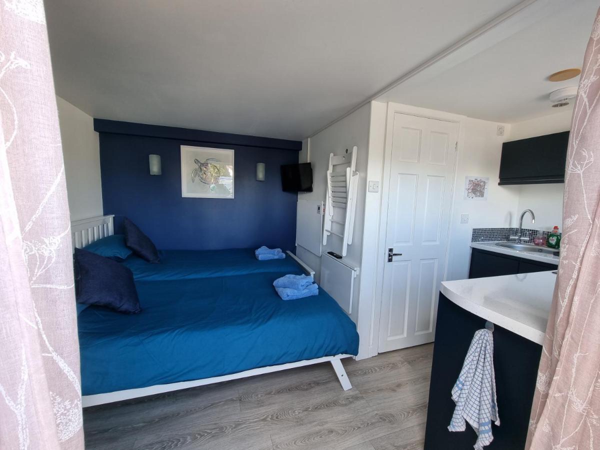 Lovely Private Studio Room With Own Kitchen And Bathroom. Set In The Popular Area Of Shiphay In Torquay And Only A Short Walk From Torbay Hospital Ngoại thất bức ảnh